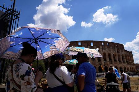 Sightseeing in Italiens Hauptstadt besser mit (Sonnen-)Schirm