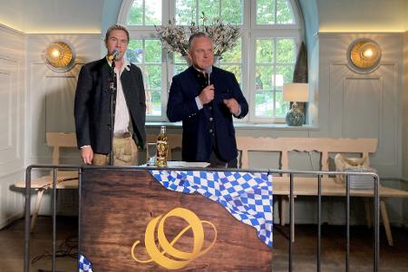 Der Liedermacher Oimara alias Beni Hafner und Wiesn-Chef Christian Scharpf (SPD) freuen sich auf die Wiesn. Der Liedermacher Oimara alias Beni Hafner und Wiesn-Chef Christian Scharpf (SPD) freuen sich auf die Wiesn.
