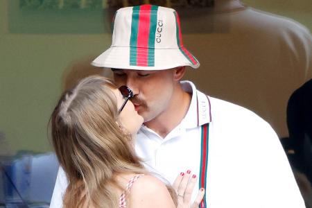 Premiere! Travis Kelce teilt erstmals Pärchen-Fotos mit Taylor Swift