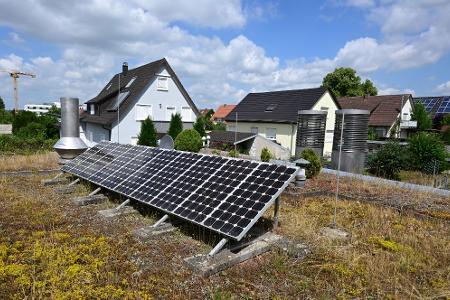 Für Besitzer von Solarangaben gibt es turnusmäßig Einbußen bei der Einspeisevergütung. (Archivbild) 