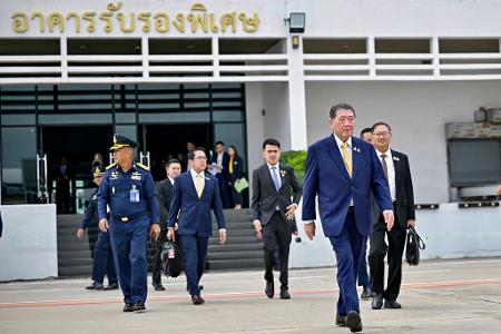 Thailands Übergangsministerpräsident Phumtham Wechayachai flog am Morgen nach Malaysia ab. 