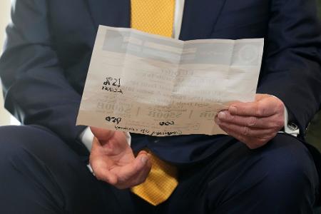 Zahlen für Trump: Der US-Präsident präsentierte nach der Einigung den Deal.