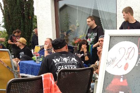 An alles, was ich denke, das sind Metal und Getränke