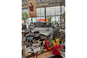 Verkehrsunfall Ratingen: Auto kracht durch Schaufenster
