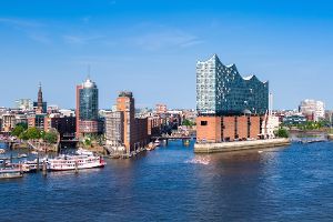 Skyline vom Hamburger Hafen mit der Elbphilharmonie