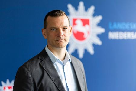 Frank Puschin, Leiter Ermittlungen Cybercrime beim Landeskriminalamt (LKA) Niedersachsen, berichtet über den Stand der Ermittlungen. 