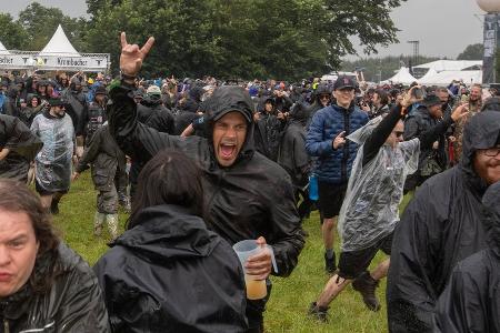 Unwetter über Wacken: Gelände musste teilweise geräumt werden Unwetter über Wacken: Gelände musste teilweise geräumt werden