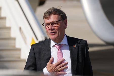Außenminister Wadephul führt politische Gespräche in Israel und den Palästinensergebieten zum Nahost-Konflikt. 