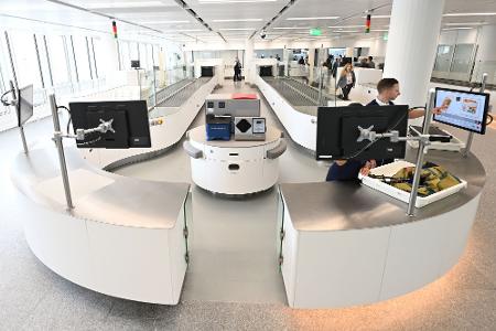 Dank neuer Handgepäckscanner könnten die Flüssigkeitsregeln fürs Flugzeug-Handgepäck bald Geschichte sein. (Archivbild)