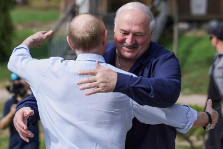 Putin und Lukaschenko treffen sich zum zweiten Mal im Kloster Walaam auf einer Insel im Ladogasee.