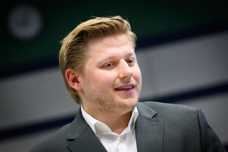 Comedian und Satiriker Sebastian Hotz alias El Hotzo beim Prozess in Berlin. (Archivbild) Comedian und Satiriker Sebastian Hotz alias El Hotzo beim Prozess in Berlin. (Archivbild)