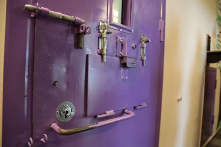 Hinter dieser Tür könnte bald schon ein Straftäter aus Schweden sitzen.