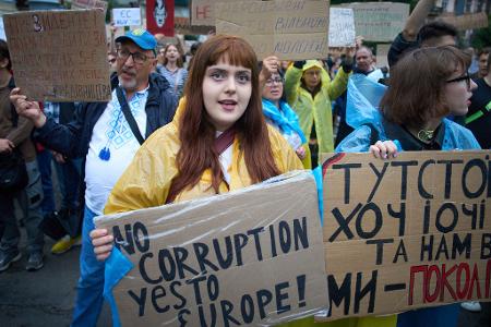 Gegen die ausufernde Korruption in der Ukraine hatte es zuletzt auch die größten Proteste seit Beginn des russischen Angriffskrieges gegeben. (Archivbild) Gegen die ausufernde Korruption in der Ukraine hatte es zuletzt auch die größten Proteste seit Beginn des russischen Angriffskrieges gegeben. (Archivbild)