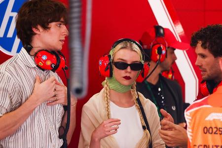Formel 1 in Ungarn: Anya Taylor-Joy stattet Ferrari einen Besuch ab