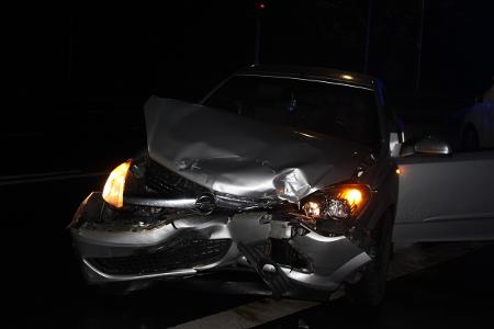 Pkw (Opel) nach Kollision mit weiterem Pkw