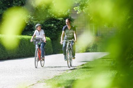 Zur Arbeit, zum Supermarkt, zur Verabredung: Wer Wege im Alltag zu Fuß oder Fahrrad zurücklegt, hat am Ende des Tages automatisch mehr Bewegung.