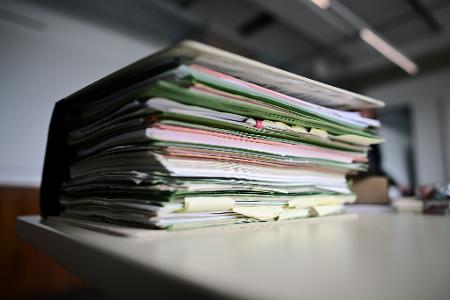 Der Normenkontrollrat befürchtet einen hohen bürokratischen Aufwand durch das geplante Tariftreuegesetz. (Symbolbild) Der Normenkontrollrat befürchtet einen hohen bürokratischen Aufwand durch das geplante Tariftreuegesetz. (Symbolbild)