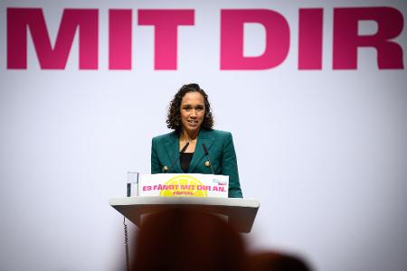 FDP-Generalsekretärin Nicole Büttner will beim Erarbeiten eines neuen Grundsatzprogrammes für die Liberalen auch KI nutzen. (Archivbild) FDP-Generalsekretärin Nicole Büttner will beim Erarbeiten eines neuen Grundsatzprogrammes für die Liberalen auch KI nutzen. (Archivbild)