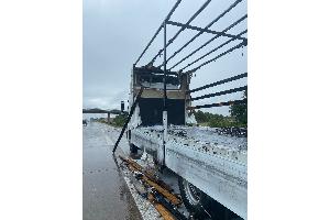 Bild 01: ausgebrannter Lkw