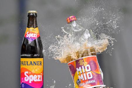 Das Design der Mio Mio Mische ist in den Augen des Landgerichts München I dem der Spezi-Flasche von Paulaner zu ähnlich. (Symbolbild) Das Design der Mio Mio Mische ist in den Augen des Landgerichts München I dem der Spezi-Flasche von Paulaner zu ähnlich. (Symbolbild)
