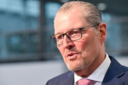 Arbeitgeberpräsident Rainer Dulger stemmt sich gegen das Tariftreuegesetz. (Archivbild) Arbeitgeberpräsident Rainer Dulger stemmt sich gegen das Tariftreuegesetz. (Archivbild)