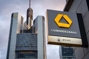 Commerzbank schraubt Ziele für 2025 nach oben - trotz Gewinnrückgangs im zweiten Quartal (Archivbild)