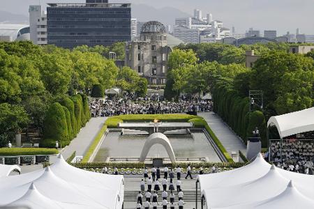 In der japanischen Stadt Hiroshima wurde der Opfer des Atombombenabwurfs vor 80 Jahren gedacht. 