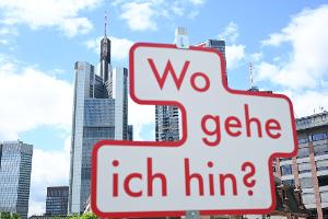 Mit steigenden Gewinnen und höheren Ausschüttungen will die Commerzbank ihre Eigenständigkeit bewahren (Archivbild)