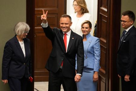 Polens neuer Präsident Karol Nawrocki, hier im Bild mit seiner Frau Marta, hat den Amtseid abgelegt. (Foto aktuell)