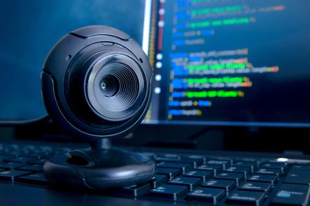 Spioniert ein Hacker Deine Webcam aus? Das sind 5 deutliche Hinweise! Spioniert ein Hacker Deine Webcam aus? Das sind 5 deutliche Hinweise!
