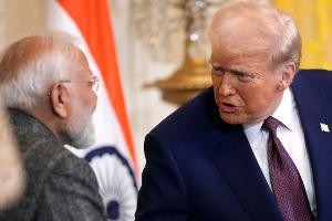 Die USA belegen Indien mit neuen Zöllen. Es geht um Ölgeschäft des Landes mit dem Kreml.