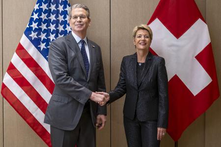 Da sah alles noch nach gütlicher Einigung aus, im Mai 2025. 