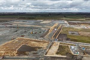 Blick auf die Baustelle bei Heide, wo die hiesige Northvolt-Fabrik entstehen soll. (Archivbild)