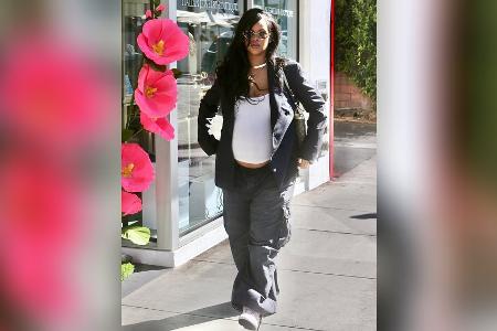 Rihanna zeigt stolz ihren Babybauch beim Shoppen