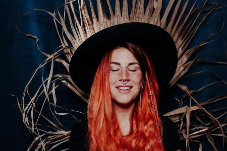 Sängerin, Songwriterin ... Romanautorin!