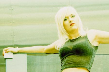 Blondes Gift im schwarzen Lager: Liv Kristine