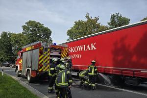 Der gemeldete LKW-Brand stellte sich als heiß gelaufene Bremsen und einen Reifenplatzer dar.