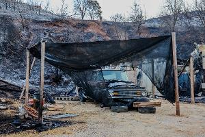 Das "Canyon Fire" zerstörte nach Angaben der Behörden mindestens sieben Gebäude.