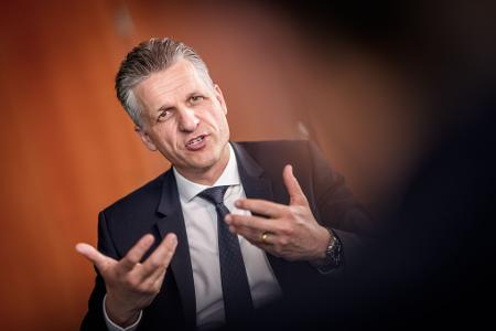 Zunächst erklärte Kanzleramtschef Thorsten Frei die Entscheidung. (Archivbild) 