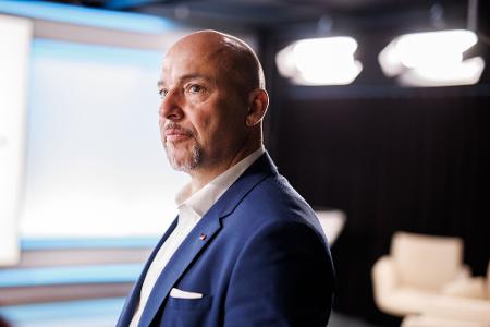 Kanzler Merz habe die CSU nicht über seine Entscheidung informiert, kritisierte Landesgruppenchef Alexander Hoffmann. (Archivbild)