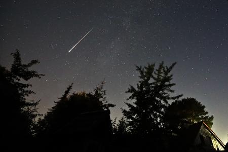 Im August gibt es viele Sternschnuppen zu sehen - die meisten in der Nacht auf Mittwoch. (Archivbild) Im August gibt es viele Sternschnuppen zu sehen - die meisten in der Nacht auf Mittwoch. (Archivbild)
