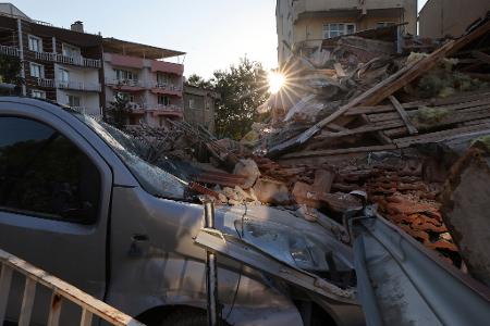 Zahlreiche Häuser sind nach dem Erbeben in der Westtürkei zerstört