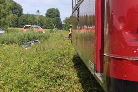 Die Museumsbahn blieb trotz sichtbaren Schadens fahrfähig. Foto: Polizei Minden-Lübbecke