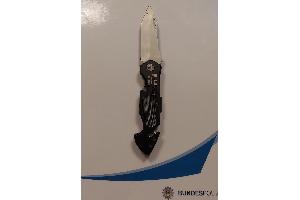 Einhandmesser griffbereit in der Hosentasche des Tatverdächtigen durch Bundespolizei aufgefunden und sichergestellt.
Foto: Bundespolizeiinspektion Hamburg