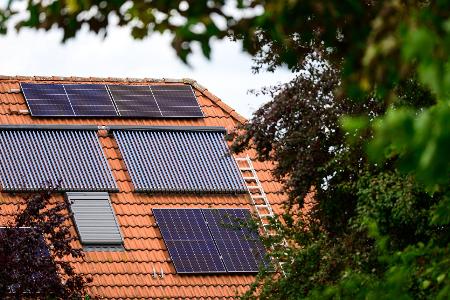 Wirtschaftsministerin Reiche hatte die Förderung von Ökostrom aus privaten Photovoltaikanlagen zuletzt infrage gestellt. Wirtschaftsministerin Reiche hatte die Förderung von Ökostrom aus privaten Photovoltaikanlagen zuletzt infrage gestellt.
