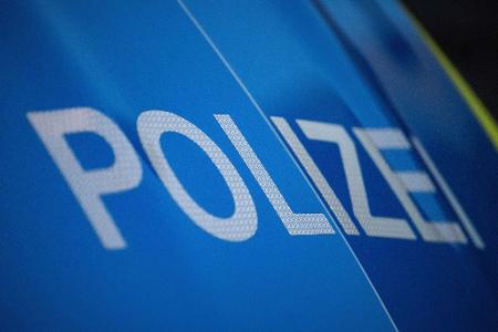 Ein Mann soll seine Partnerin getötet haben. Er starb bei einem Unfall. (Symbolbild)