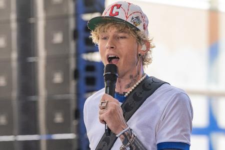Fans besorgt: Machine Gun Kelly offenbart ungewöhnliche Ernährung Fans besorgt: Machine Gun Kelly offenbart ungewöhnliche Ernährung