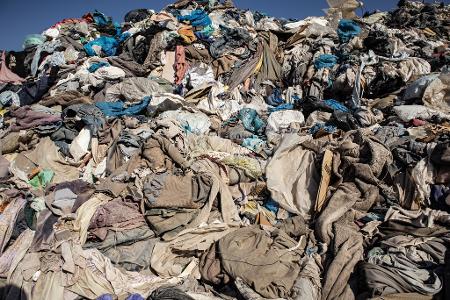 Nur ein Prozent des globalen Kleidermülls wird laut BCG zu neuen Fasern recycelt. (Archivbild) 