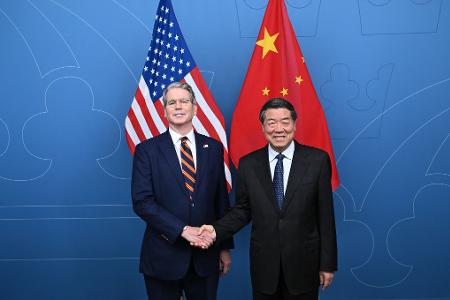 US-Finanzminister Scott Bessent (links) und Chinas Vize-Ministerpräsident He Lifeng trafen sich im Juli zu den Handelsgesprächen in Stockholm.