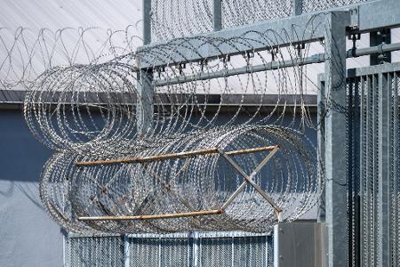 Der Suizid eines Jugendlichen in der JVA Ottweiler beschäftigt Justiz und Politik.